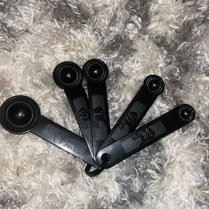 Basic measuring spoons